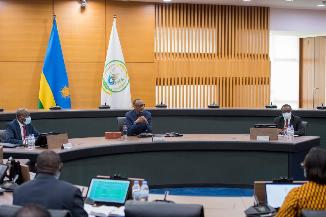 AMAFOTO: Perezida Kagame yayoboye inama y’Abaminisitiri