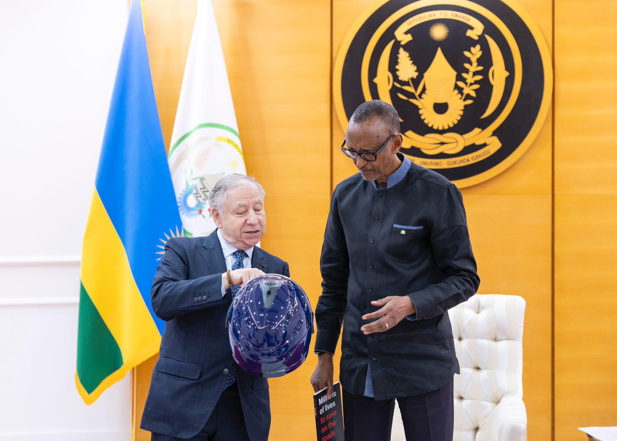 Perezida Kagame yatangije ubukangurambaga bwo kwambara Casques za Moto zujuje ubuzirange