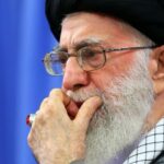 Ayatollah Ali Khamenei yateguye abazamusimbura mu gihe yaba yishwe n’Amerika