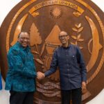 Perezida Kagame yakiriye mu biro bye Uhuru Kenyatta