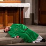 Umupadiri yaguye kuri Alitari arimo gusoma Misa ahita yitaba Imana